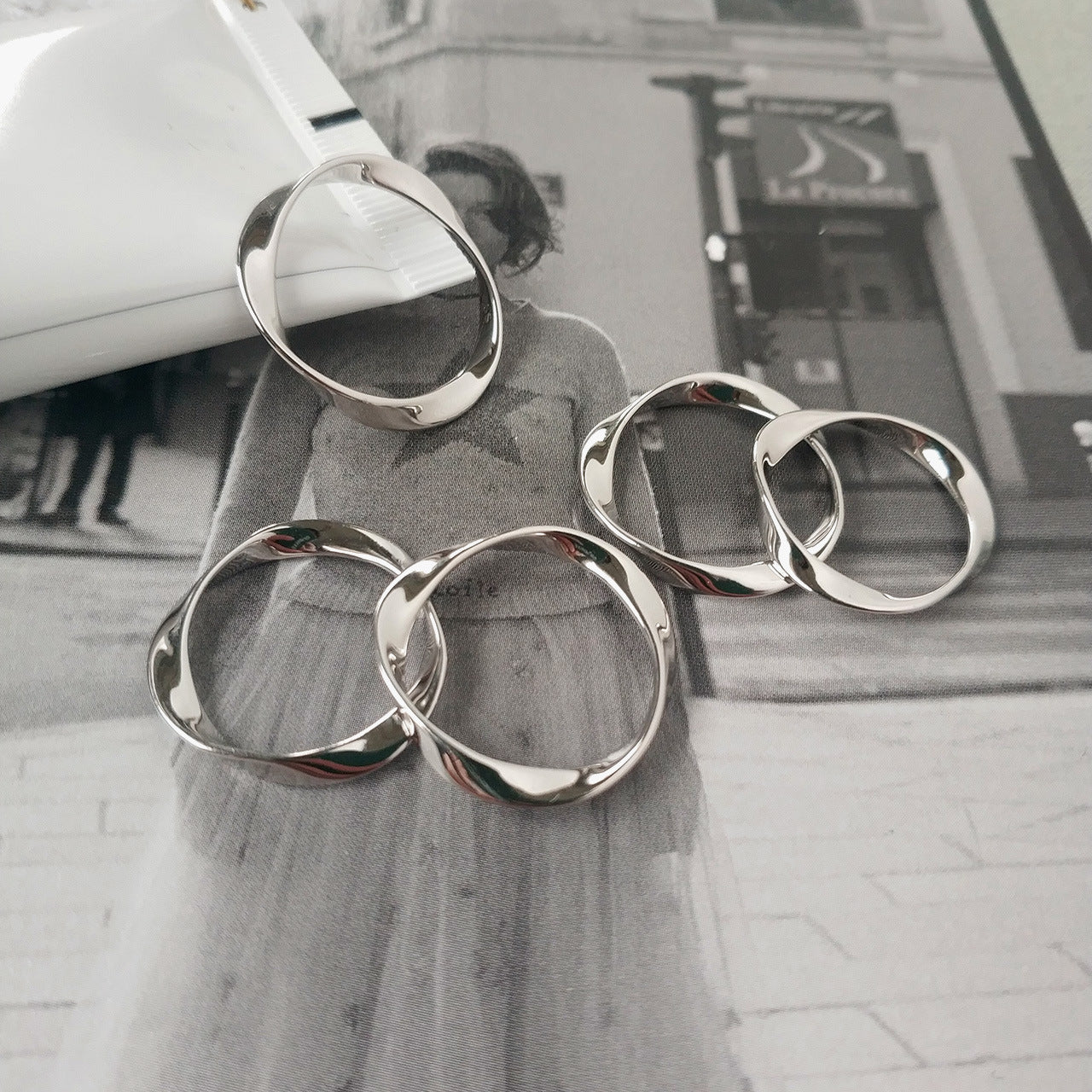 Clean Loop Ring