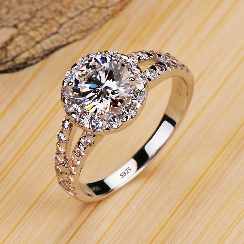 Ring with round Zirconia Crystal! - Island Of Jewels